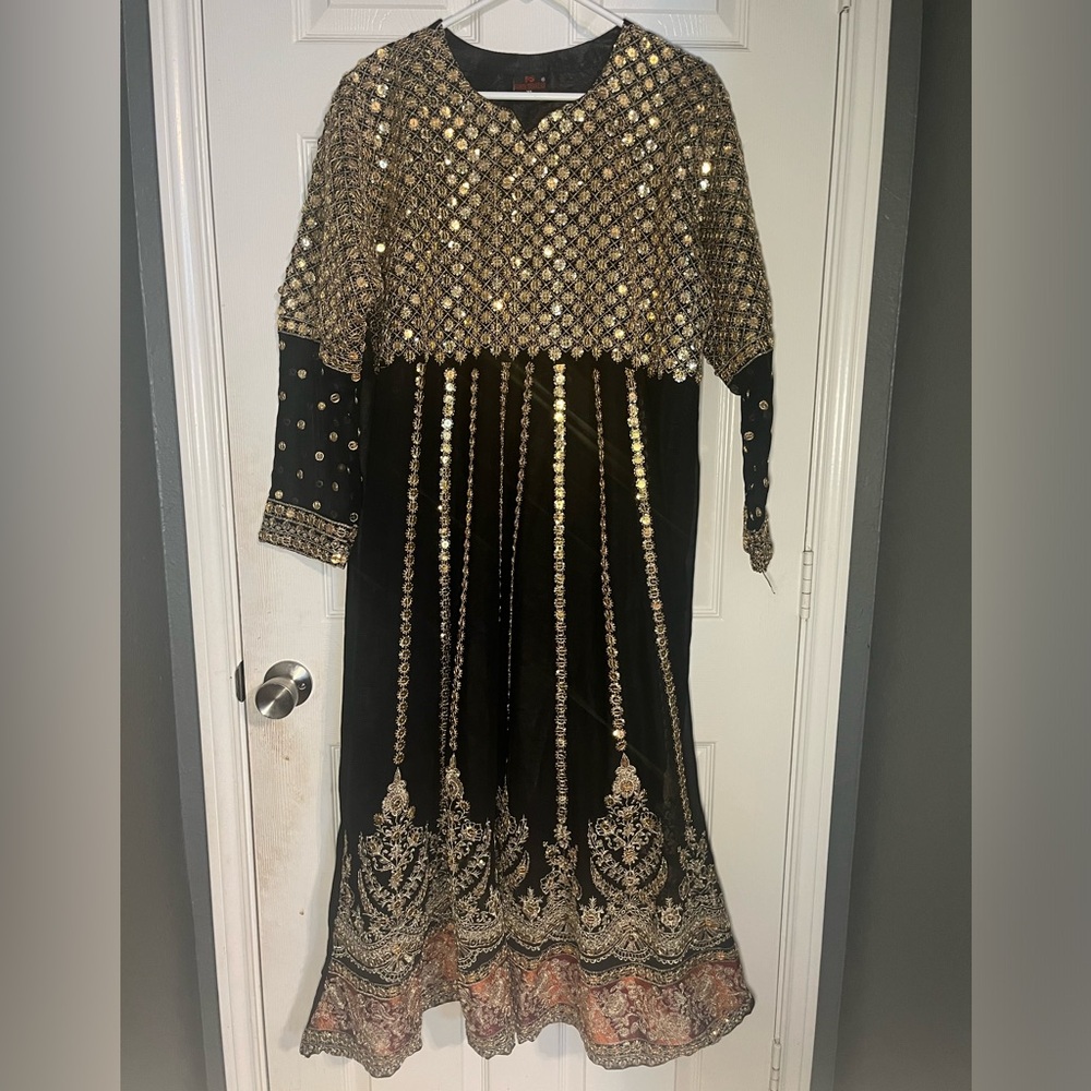 Indian/ Pakistani suit 1 piece set Gold/ Black outfit design